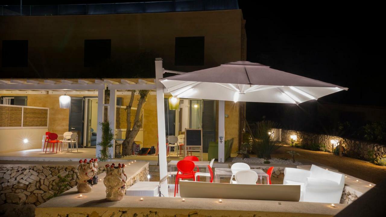 Le Suites Del Carrubo Фавиньяна Экстерьер фото